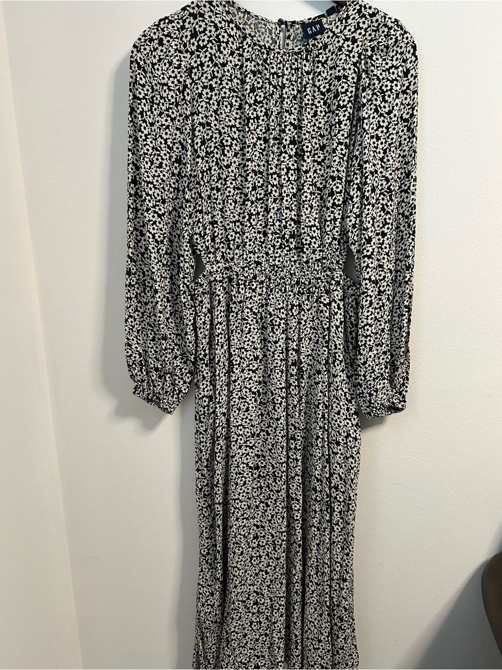 NWT GAP Floral Midi Dress Women’s Size M Black White Side Cutout Long Sleeve